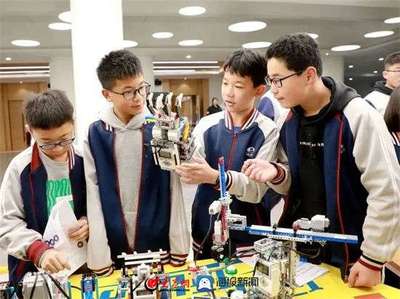 濰坊瀚聲學校學子斬獲機器人競賽市級一等獎，教育科技融合再結(jié)碩果
