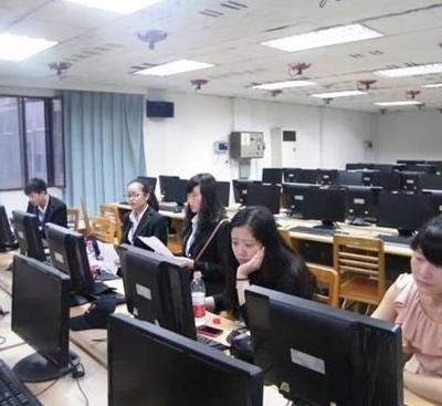 誠業教育加盟投資解析 費用構成、科技優勢與市場前景